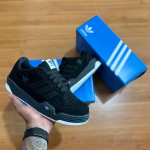 Tênis Adidas Low CL Camurça