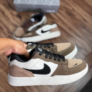 Tênis Nike SB low 5900