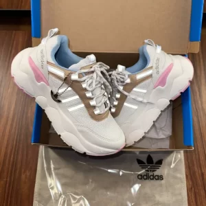 Tênis Adidas dymond