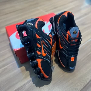 Tênisl Nike shox12 molas