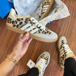 Tênis adidas samba parcialmente couro