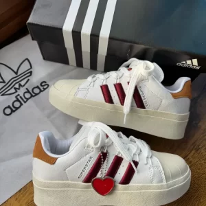 Tênis Adidas super star bonegaca