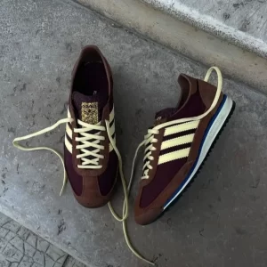 Tênis Adidas SL 72