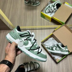 Tênis Nike Dunk off 50