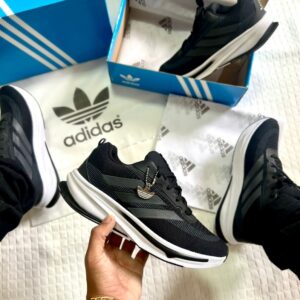 Tênis Adidas Supernovo