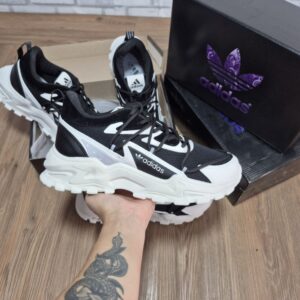 Tênis Adidas urban two pro