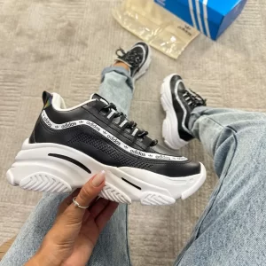 Tênis Adidas sneaker